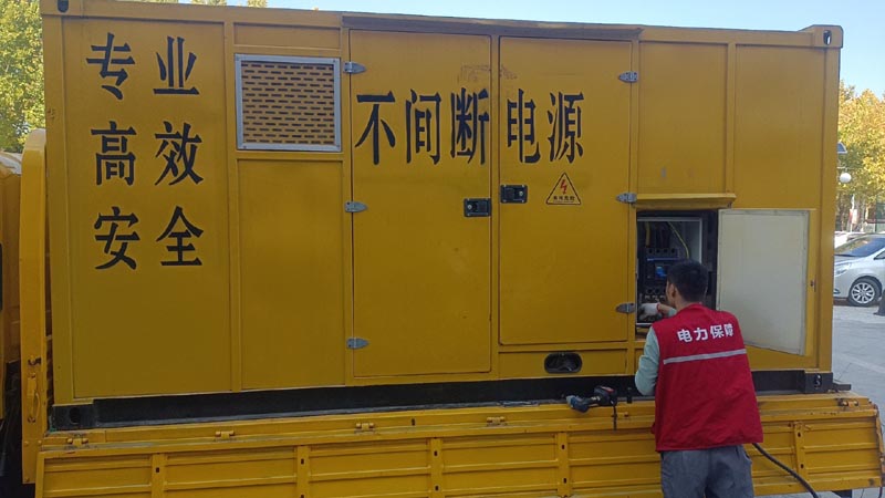 申扎柴油发电机组和UPS电源配合使用时，如何避免切换过程中的电力中断？